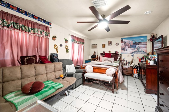 Detail Gallery Image 13 of 31 For 949 Hollins St, Los Angeles,  CA 90023 - 3 Beds | 1 Baths