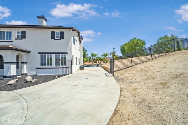 17530 Dry Run Court, Riverside CA: https://media.crmls.org/medias/d954c470-db7e-4659-944e-9fc289265e87.jpg