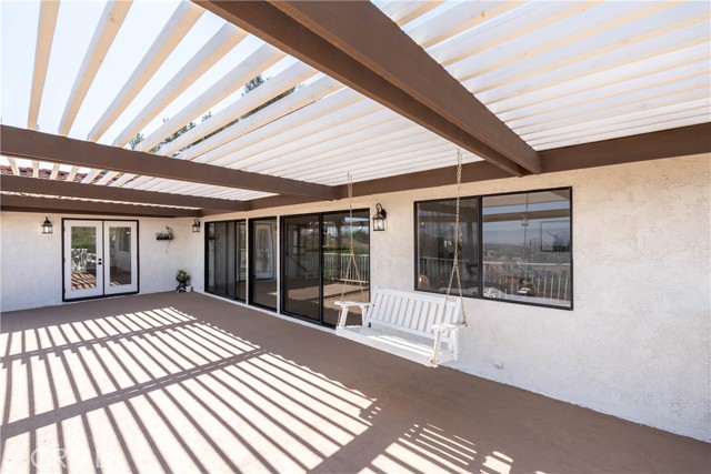 16066 Rancho Verde Circle, Riverside CA: https://media.crmls.org/medias/d954e41c-5f0d-4b5c-9083-81034ce70c94.jpg