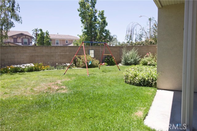6163 S Hills Way, Fontana CA: https://media.crmls.org/medias/d9550f63-1b7b-4015-b17c-5d869ce20cf3.jpg