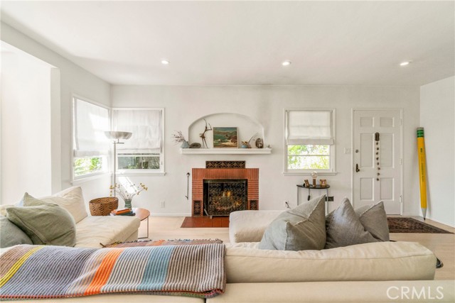 Detail Gallery Image 3 of 35 For 820 Opal St, Redondo Beach,  CA 90277 - 2 Beds | 2 Baths