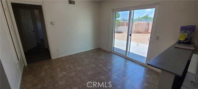 Detail Gallery Image 9 of 17 For 421 Royal Cir, Corona,  CA 92879 - 4 Beds | 2 Baths