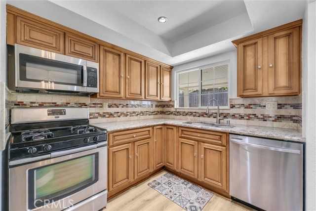 Detail Gallery Image 13 of 41 For 1602 E Oak Hill Ct, Ontario,  CA 91761 - 4 Beds | 2 Baths