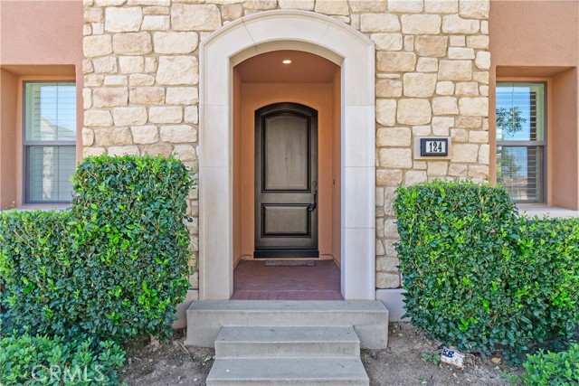 Detail Gallery Image 2 of 30 For 124 Hargrove, Irvine,  CA 92620 - 3 Beds | 2/1 Baths