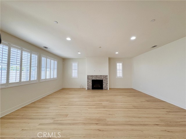 Detail Gallery Image 4 of 42 For 12827 Meridian St, Corona,  CA 92880 - 4 Beds | 3 Baths