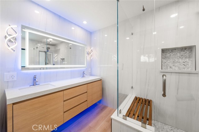 325 N Madison Avenue, Monrovia CA: https://media.crmls.org/medias/d958a01c-7bbd-4d18-a1e0-20985cc76d0b.jpg