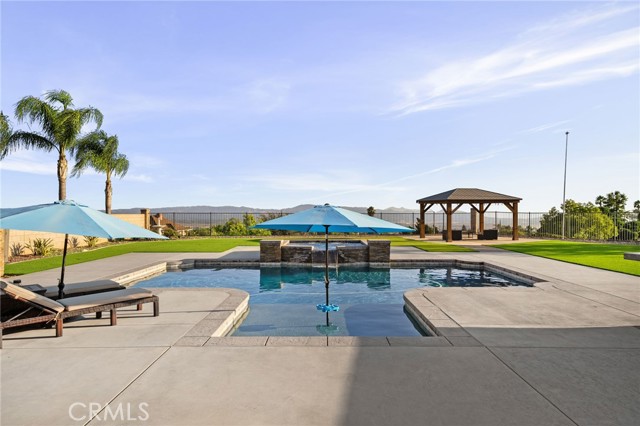 Detail Gallery Image 2 of 39 For 28929 Davis, Highland,  CA 92346 - 4 Beds | 2/1 Baths