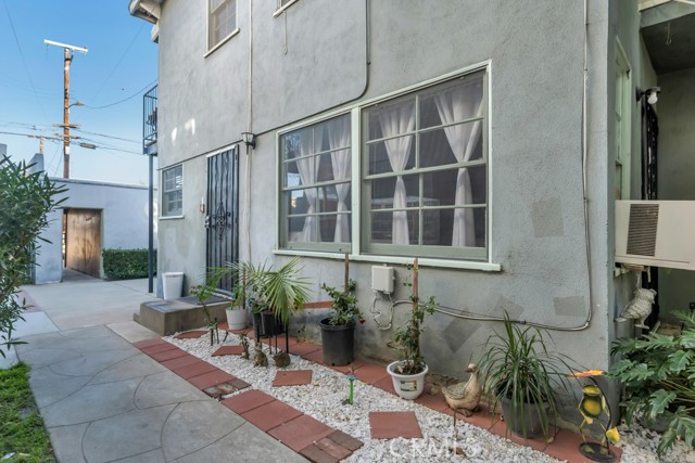 Detail Gallery Image 8 of 58 For 6308 Coldwater Canyon, North Hollywood,  CA 91606 - – Beds | – Baths