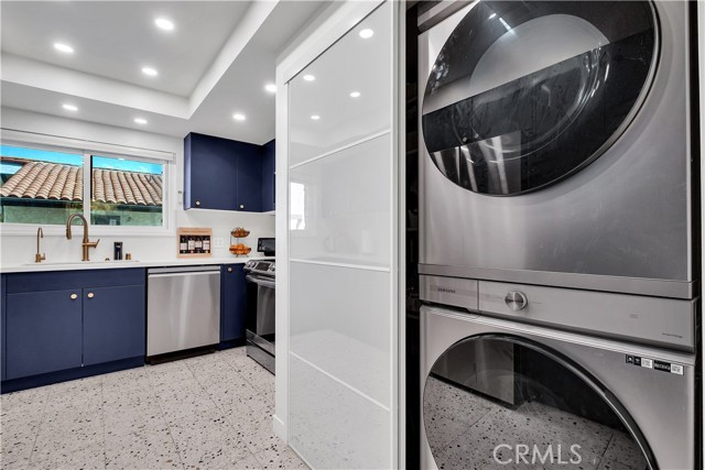 Detail Gallery Image 14 of 42 For 745 Main, El Segundo,  CA 90245 - 2 Beds | 2 Baths