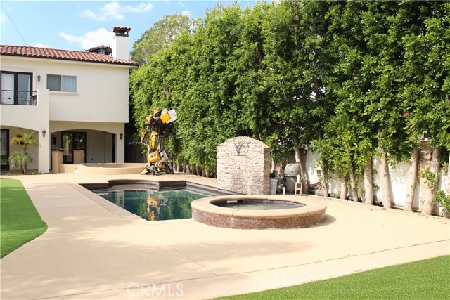 23123 Oxnard Street, Woodland Hills CA: https://media.crmls.org/medias/d959449d-646f-4cef-a68a-c13bd486acec.jpg