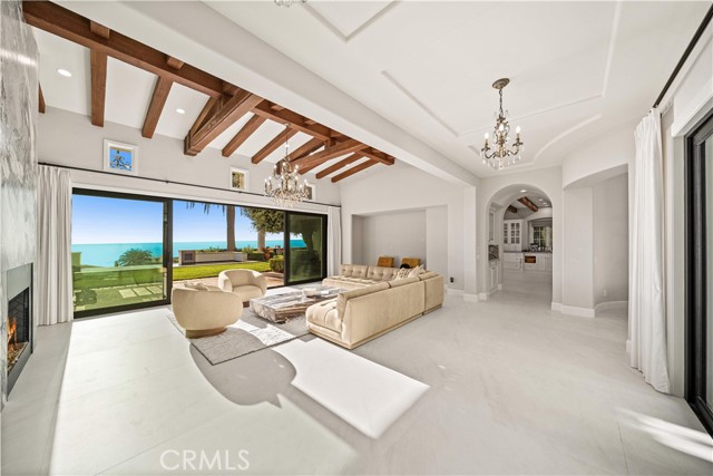 24 Scenic Bluff, Newport Coast CA: https://media.crmls.org/medias/d95a04ea-cd01-4781-aebb-8edb286f17f1.jpg