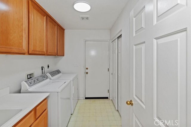 Detail Gallery Image 13 of 40 For 7572 Eisenhower St, Ventura,  CA 93003 - 4 Beds | 3 Baths