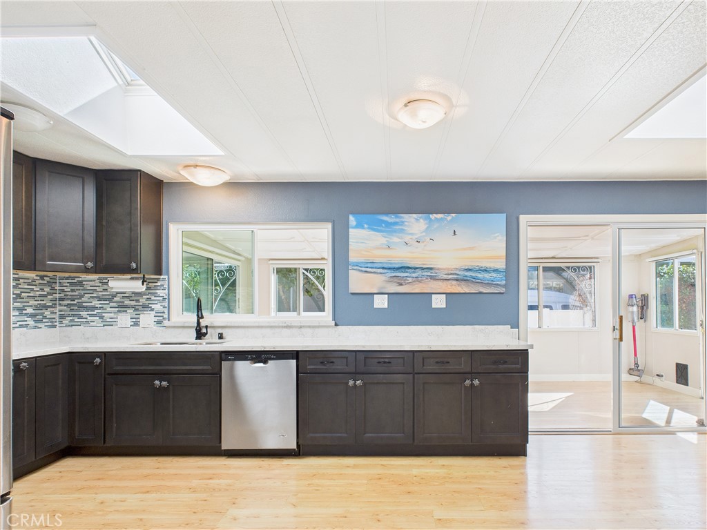 MLS #OC25245628 image #9