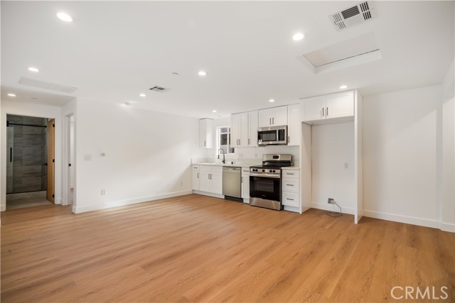 Detail Gallery Image 43 of 75 For 6935 Jellico Ave, Lake Balboa,  CA 91406 - 8 Beds | 8 Baths