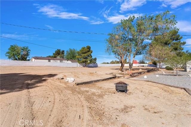 19445 Yanan Road, Apple Valley CA: https://media.crmls.org/medias/d95b9210-1fd6-43ef-839a-517827d16368.jpg
