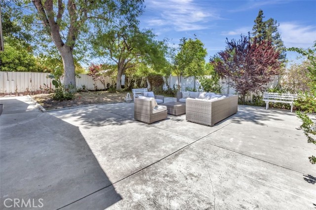 24017 Sylvan Street, Woodland Hills CA: https://media.crmls.org/medias/d95c4cec-22dd-4928-a4f8-a146f6183fbf.jpg