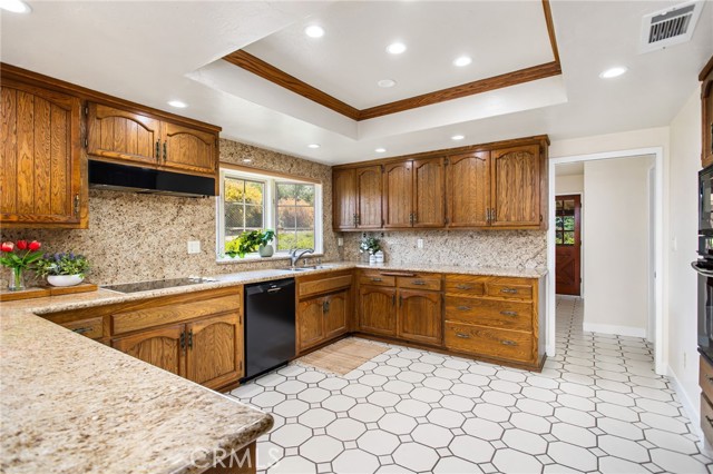Detail Gallery Image 11 of 49 For 1238 Barbara Dr, Vista,  CA 92084 - 4 Beds | 2 Baths