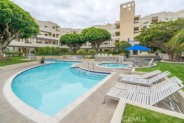 520 The Village, Redondo Beach, California 90277, 2 Bedrooms Bedrooms, ,2 BathroomsBathrooms,Residential,Sold,The Village,SB17117479