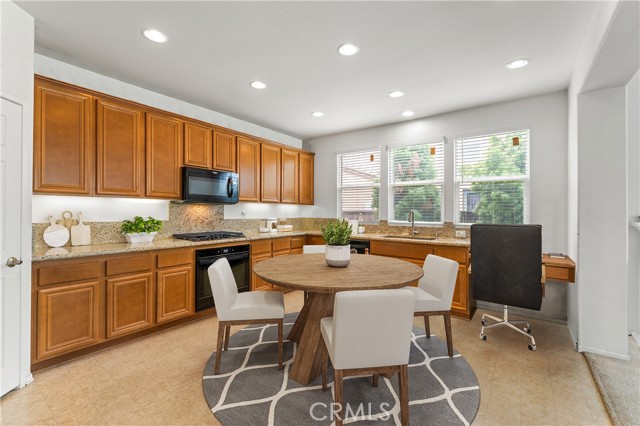 Detail Gallery Image 9 of 30 For 32768 Westport Way, Winchester,  CA 92596 - 4 Beds | 2/1 Baths