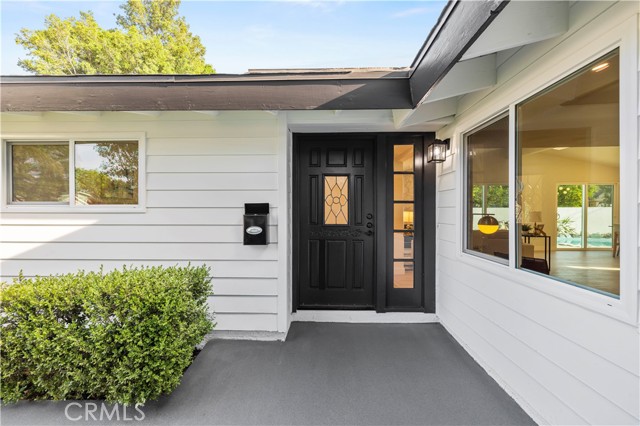 10839 Danube Avenue, Granada Hills CA: https://media.crmls.org/medias/d95ebd0a-3ace-48ac-bbd4-b7e8963bcc10.jpg