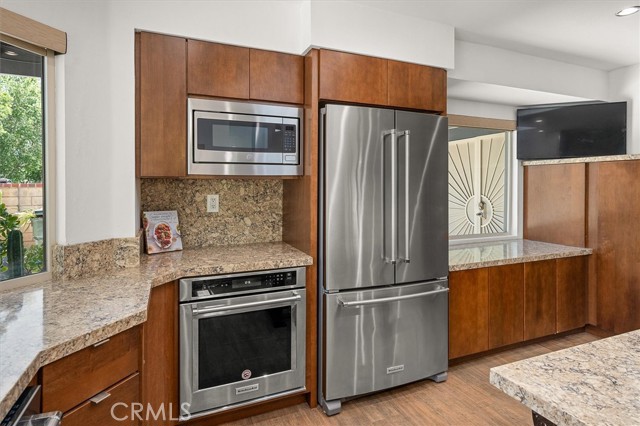 Detail Gallery Image 13 of 32 For 26211 Benito Ct, Valencia,  CA 91355 - 2 Beds | 2 Baths