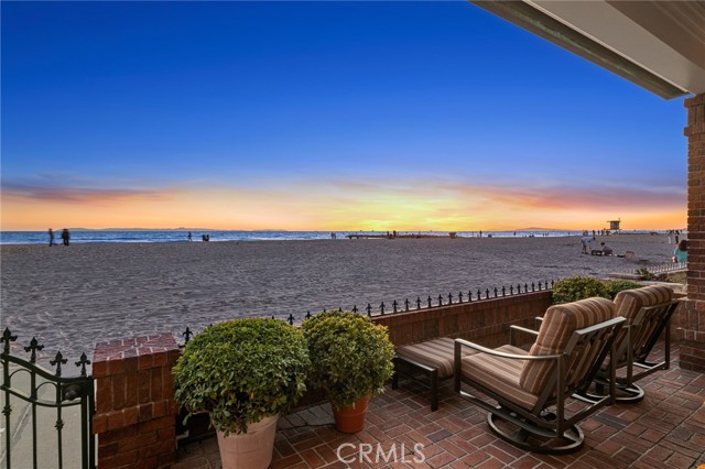 Detail Gallery Image 3 of 27 For 3006 W Oceanfront, Newport Beach,  CA 92663 - 3 Beds | 3/1 Baths