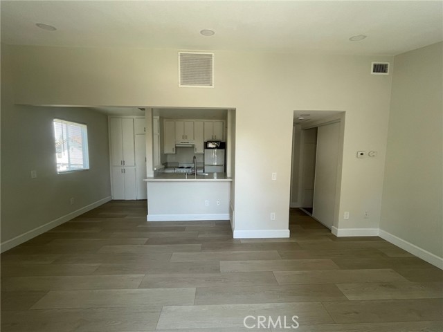 Detail Gallery Image 3 of 26 For 3703 Country Oaks Loop #B,  Ontario,  CA 91761 - 1 Beds | 1 Baths