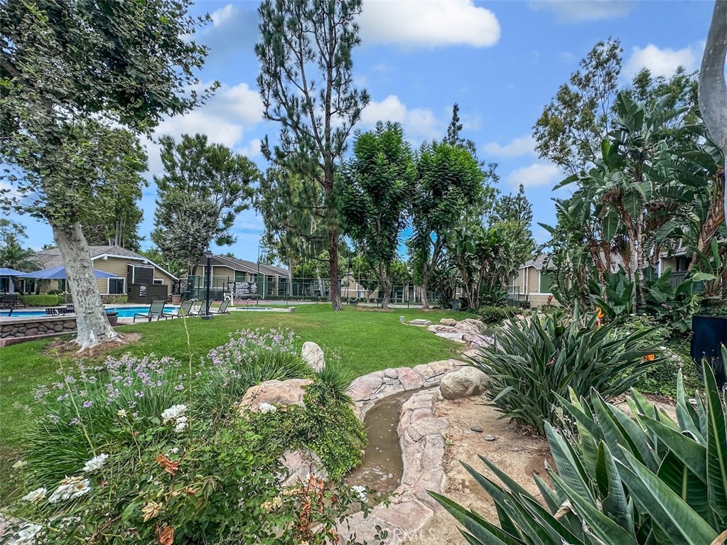 https://media.crmls.org/medias/d9609aad-6bbd-46e9-958e-826d7089ebeb.jpg?preset=X-Large