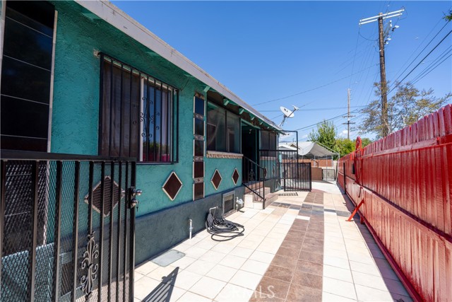 215 Hamlet Street, Los Angeles, California 90042, 2 Bedrooms Bedrooms, ,1 BathroomBathrooms,Single Family Residence,For Sale,Hamlet,WS24127236