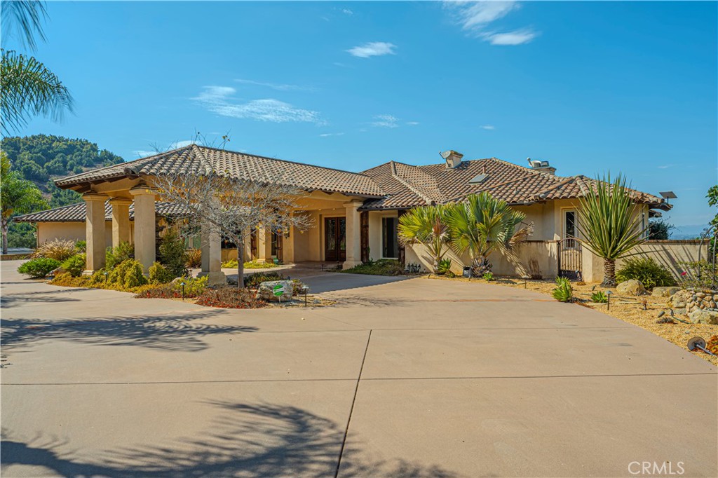 7969 Avenida Mil Flores