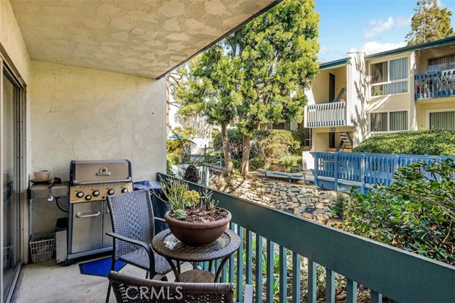 Enjoy a tranquil coffee or grill up dinner while listening to the babbling brook and watching the koi - Prior occupants' furniture Enjoy a tranquil coffee or grill up dinner while listening to the babbling brook and watching the koi - Prior occupants' furniture