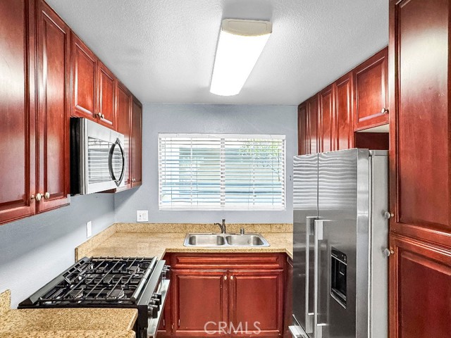 Detail Gallery Image 5 of 20 For 5500 Owensmouth #204,  Woodland Hills,  CA 91367 - 2 Beds | 2 Baths