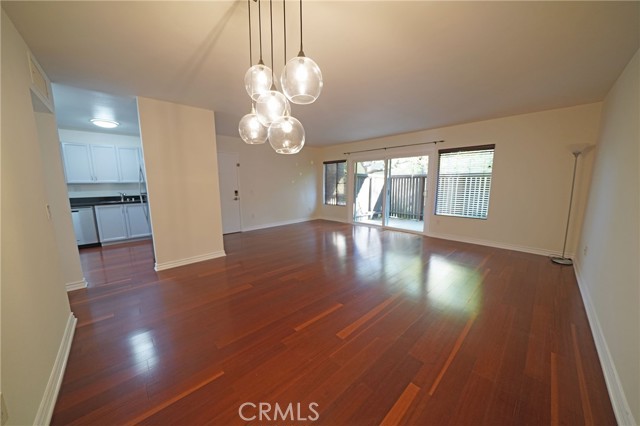 Detail Gallery Image 2 of 17 For 18350 Hatteras Street, Tarzana,  CA 91356 - 2 Beds | 2 Baths