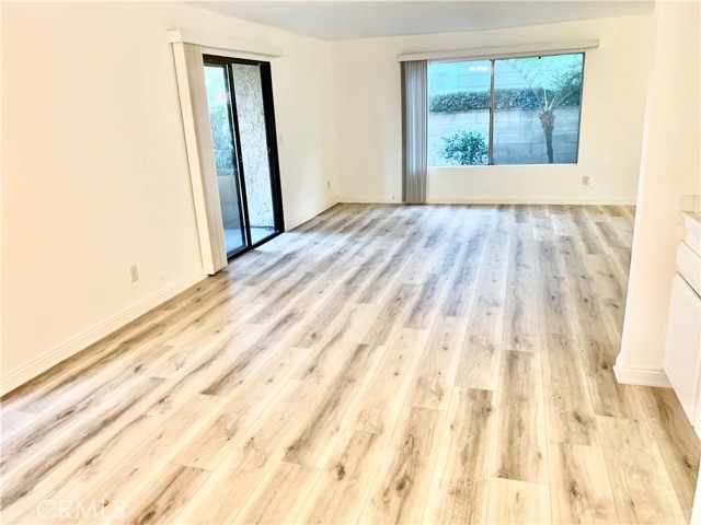 Detail Gallery Image 24 of 38 For 14249 Burbank Bld, Sherman Oaks,  CA 91401 - – Beds | – Baths