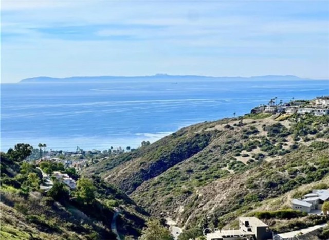 2516 Temple Hills Drive, Laguna Beach CA: https://media.crmls.org/medias/d965c9de-285e-477c-a0c0-2f233f5cda54.jpg