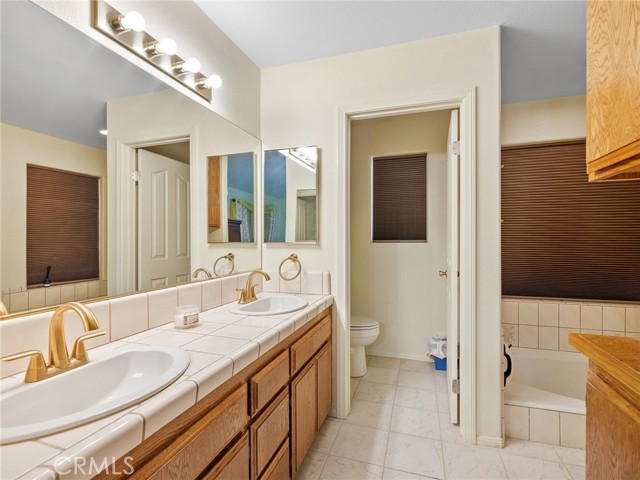 18668 Kamana Road, Apple Valley CA: https://media.crmls.org/medias/d965cbfc-40e1-4e89-ad95-bcdbc1476e6f.jpg