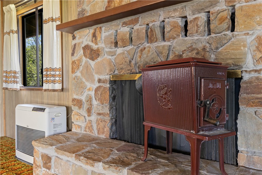 https://media.crmls.org/medias/d96696f3-f596-4373-8e64-68e91436815a.jpg?preset=X-Large