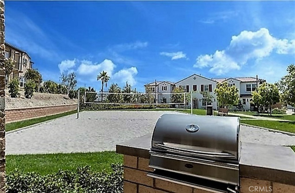 https://media.crmls.org/medias/d966a741-c42e-4c8d-8dad-7a8974f7ee93.jpg?preset=X-Large