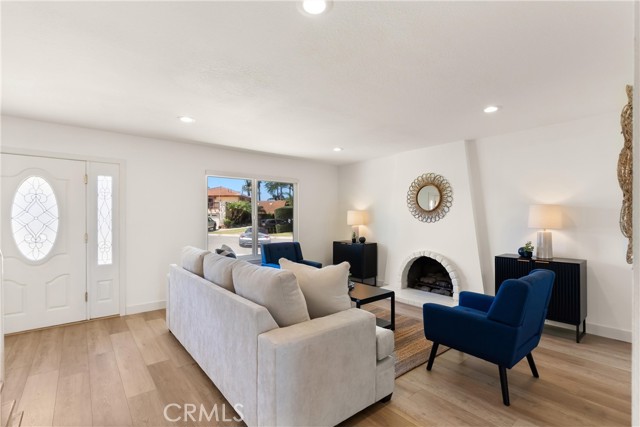 21292 Bulkhead Circle, Huntington Beach CA: https://media.crmls.org/medias/d966c3a6-e2f4-48a3-ad8e-b01c3dc62930.jpg
