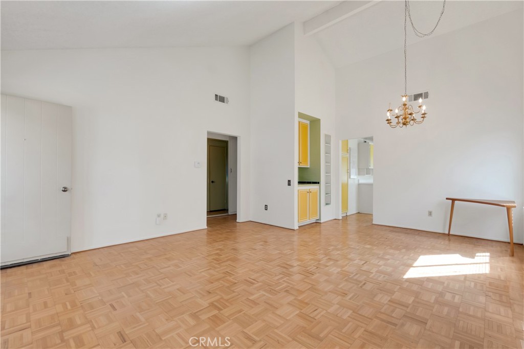https://media.crmls.org/medias/d966e512-8a7f-46a4-a50f-dc8455efe6da.jpg?preset=X-Large