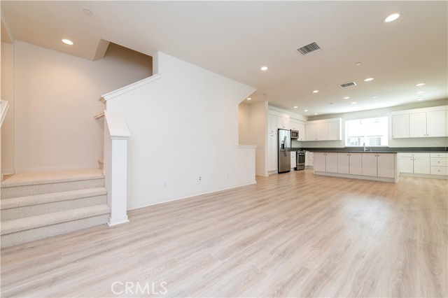 Detail Gallery Image 19 of 34 For 155 Frame, Irvine,  CA 92618 - 3 Beds | 3/1 Baths
