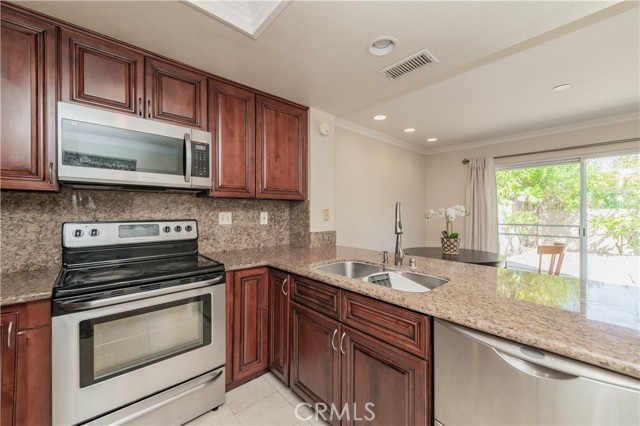 Detail Gallery Image 10 of 25 For 263 Stanford Ct #112,  Irvine,  CA 92612 - 3 Beds | 3 Baths