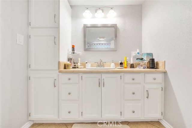 6442 Raymond Avenue, Long Beach CA: https://media.crmls.org/medias/d968da9c-4f39-4fba-bd03-372f8e642be9.jpg