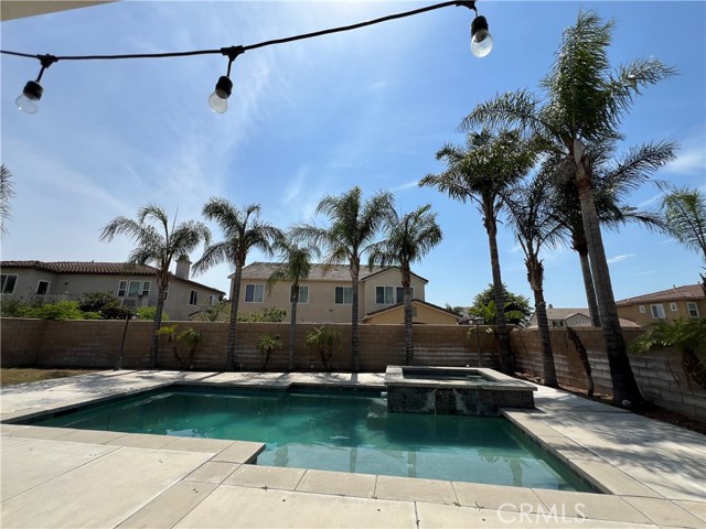 8003 Bluff View Lane, Eastvale CA: https://media.crmls.org/medias/d9693d69-3757-4442-8726-0bf48f2e5b32.jpg