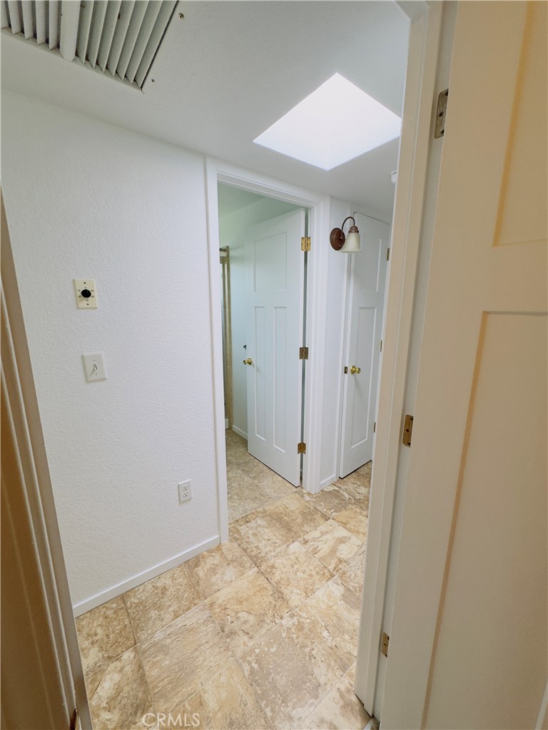https://media.crmls.org/medias/d96947a1-988b-4e7c-8775-6672fa374d10.jpg?preset=X-Large