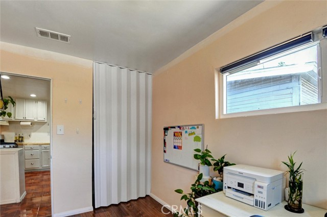 Detail Gallery Image 11 of 26 For 5864 Bonsallo Ave, Los Angeles,  CA 90044 - 4 Beds | 2 Baths