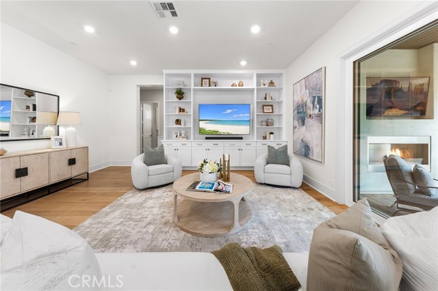 110 Pixel, Irvine CA: https://media.crmls.org/medias/d96b9b09-1d0c-477e-82ab-c8fc45cc0810.jpg