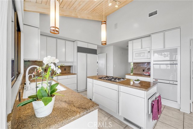 537 Dunnegan Place, Laguna Beach CA: https://media.crmls.org/medias/d96c2dbc-1e55-4992-b93b-d46ccae4a979.jpg
