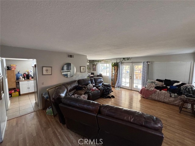 Detail Gallery Image 2 of 4 For 11320 Larchwood, Fontana,  CA 92337 - 3 Beds | 2/1 Baths