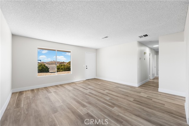 Detail Gallery Image 11 of 45 For 40596 Fieldspring, Lancaster,  CA 93535 - 3 Beds | 2 Baths